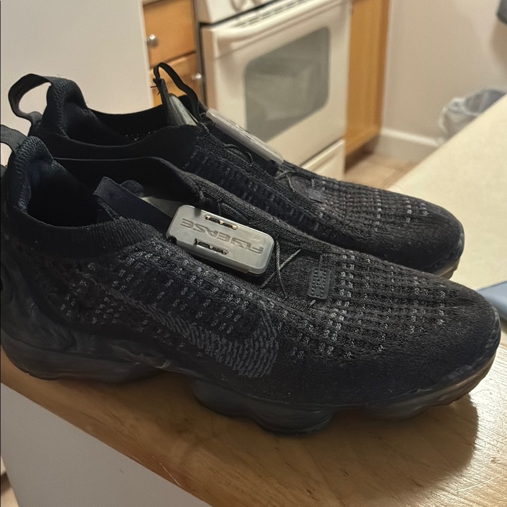 Nike woman Black Athletic Shoes